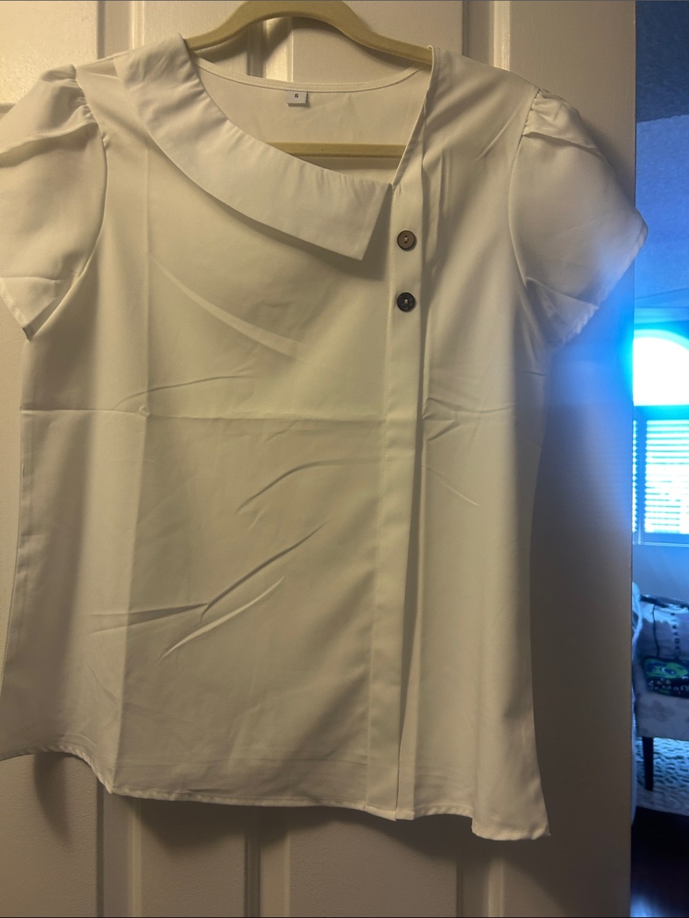 Women's White Short-Sleeve Button Accent Blouse